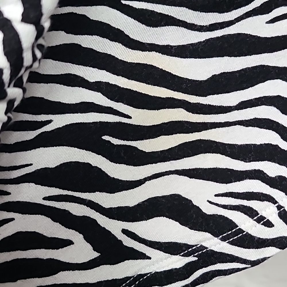 Chico's Zebra Print Ruched Stretch Knit 3/4 Sleeve Top Black White Size 2 Blouse - Picture 8 of 8